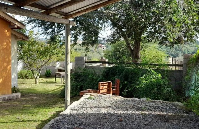 Casas HG-Desayuno sencillo entregado al check in-Pileta climatizada en predio a 2 kilómetros-Acepta mascotas bajo petición-Cochera para 1 auto