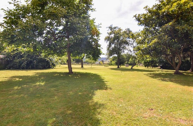 Casona con gran jardín