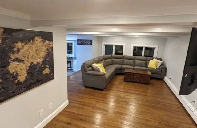 Catskills Villa: Best for Gatherings Sleeps 30+