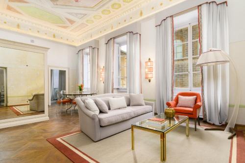 Cavalier Paolo - La Dimora degli Affreschi Florence