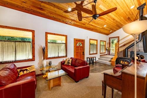 Cedar Cabin Near Silverwood