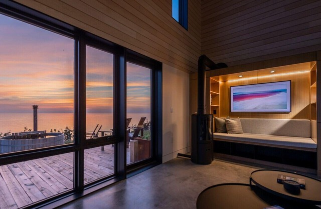 Cedar - Luxury 2 bdrm cottage