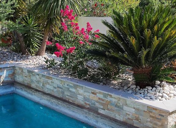 CEYRESTE. NOUVEAUTE. LOCATION A LA SEMAINE VILLA /PISCINE