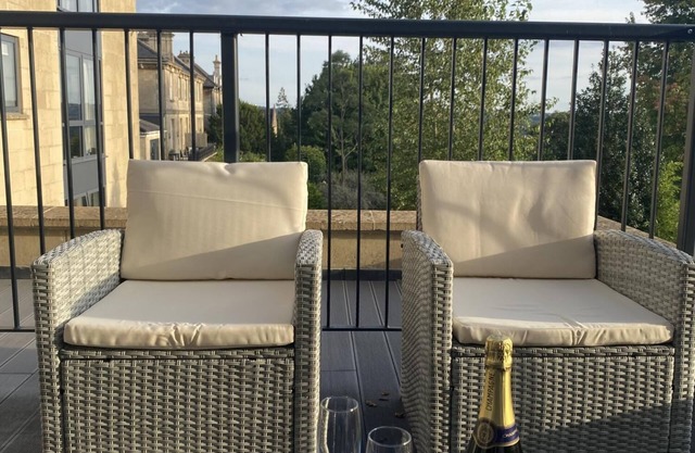 CH Apt 7 2bed in Bath