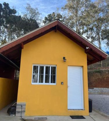 Chalés do vale Extrema amarelo