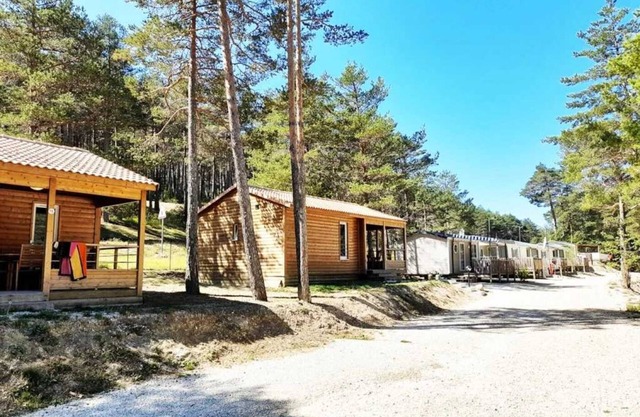 Chalet 2 étoiles - Piscine - ccbaeib