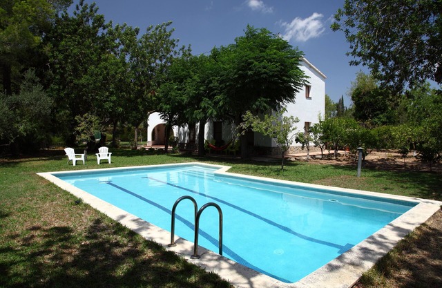 Chalet con Piscina y privado garden, Wi-Fi, among mar y montaña