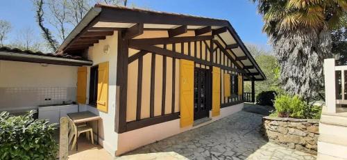 Chalet familial à Laurède avec piscine partagée