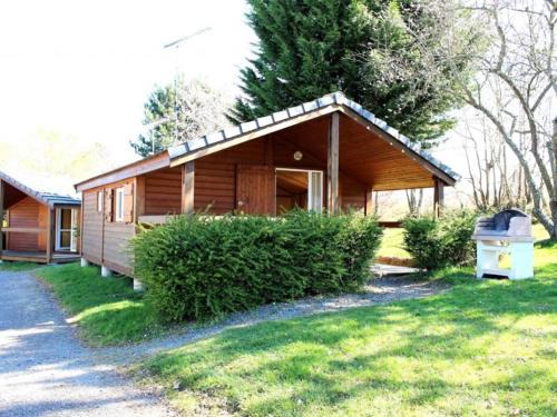 Chalet familial avec terrasse à Treignat - FR-1-489-400
