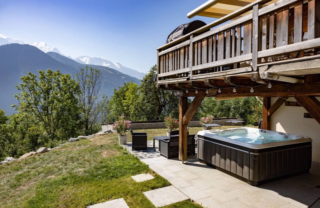 Chalet Les Fiz with Mountain View, Jaccuzi & Wi-Fi