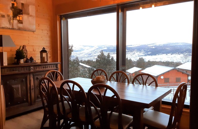 CHALET NEIGE ET SOLEIL 600 m from the Eyne ski slopes.