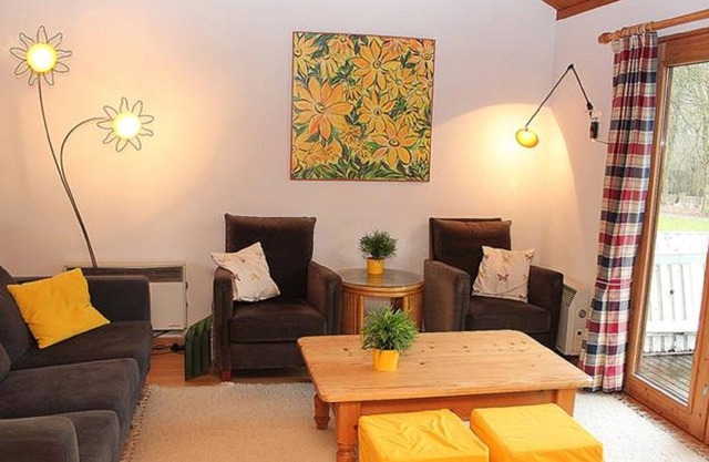 Chalet, recently renovated, very luminous and very comfortable, view on park.