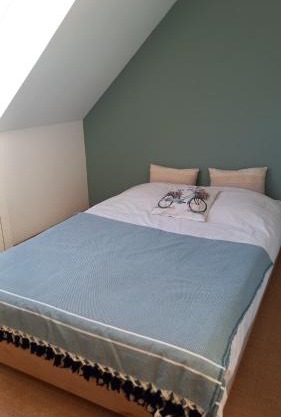Chambre Vert Sauge, lit double 2 personnes, Maison en plein coeur du Parc Régional du Vexin