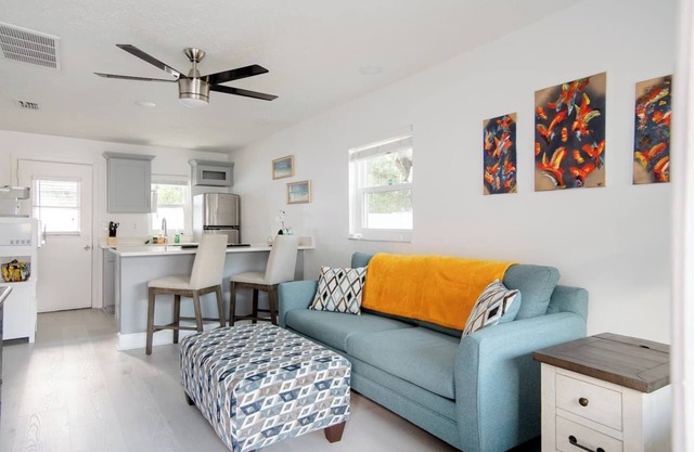 Charming 1-Bedroom Oasis in the Heart of Downtown