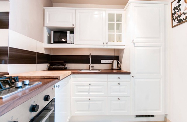 Charming 1-bedroom apartment in lovely Warszawa with WiFi, AC