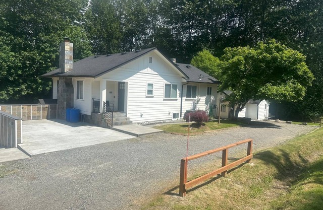 Charming 1-bedroom house with WiFi, AC in serene Kirkland