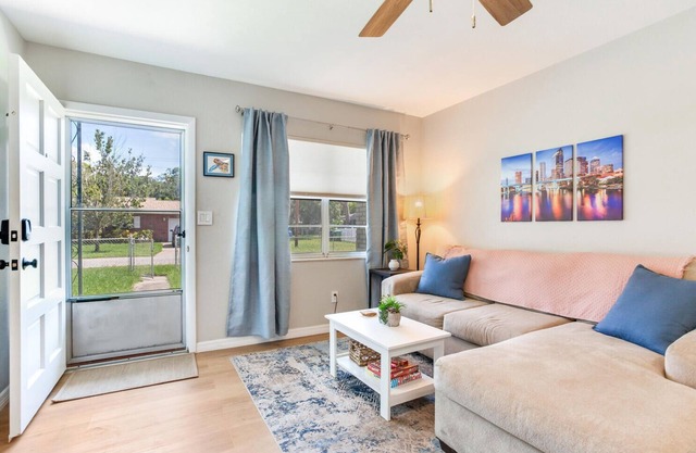 Charming 1-bedroom house in marvelous Tampa with AC