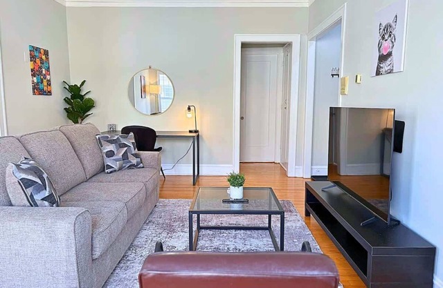 Charming 1BR Apt in Evanston