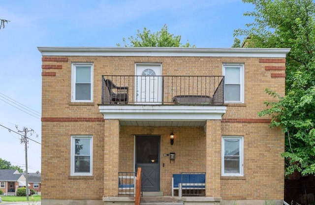 Charming 2-bd Apt in delightful Deer Park, OH with AC & strong WI-Fi