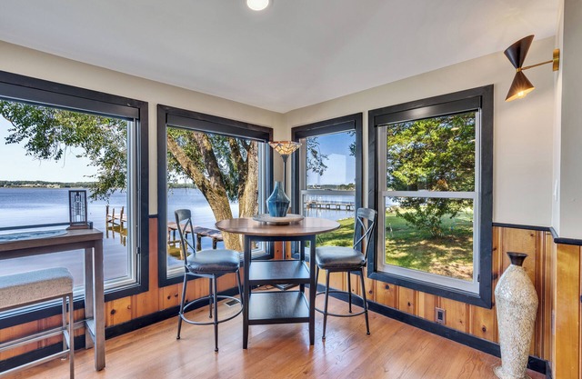 Charming 2-bedroom house in fabulous Prince Frederick with AC, WiFi