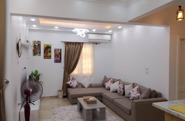 Charming 2-bedroom apartment in Garden October with AC, WiFi , behind pyramids