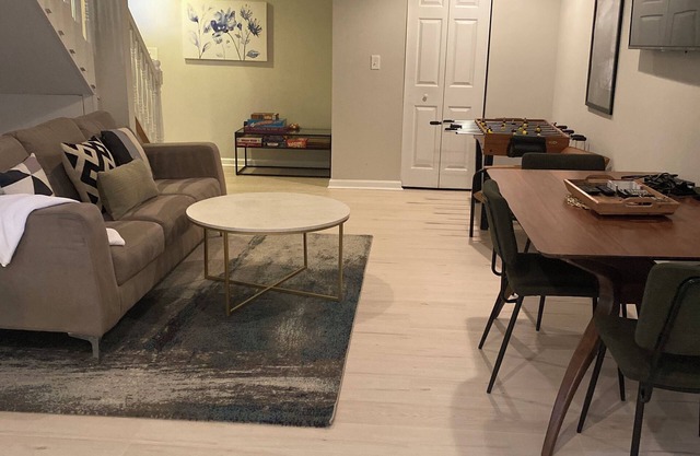 Charming 2-Bedroom Basement Apartment with AC, WiFi in enchanting Leesburg