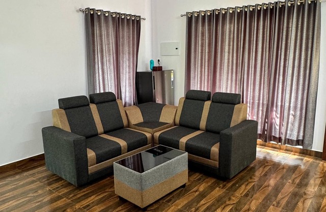 Charming 2-Bedroom Riverfront Cottage In Pleasant Pala With WiFi, AC