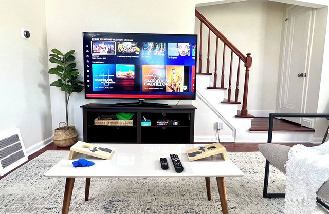 Charming 2-bedroom Townhome in Royal Oak with Attached Garage