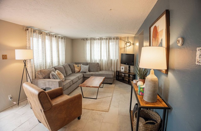 Charming 2-bedroom casita with WiFi, AC in fabulous Albuquerque, New Mexico