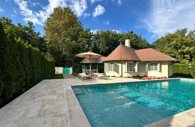 Charming 2-bedroom villa in enchanting Palić with WiFi, AC