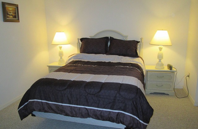 Charming 2-bedroom villa overlooking a lake in fabulous Venice with AC