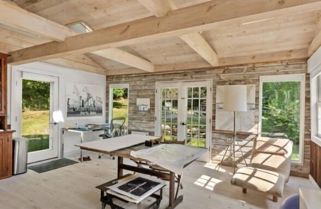 Charming 3-bedroom chic farmhouse within walking distance of great barrington