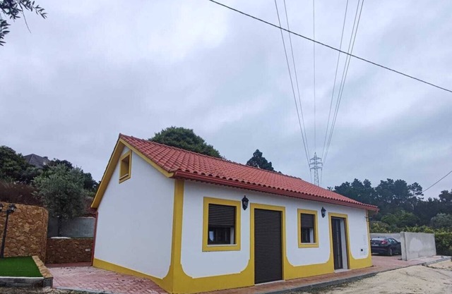 Charming 3-bedroom country house in delightful Pombal with WiFi