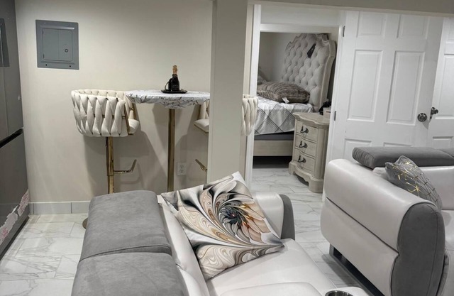 Charming 3-bedroom house in Bronx with AC, WiFi