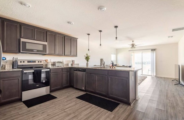 Charming 3-bedroom family home in Brooksville with AC, WiFi