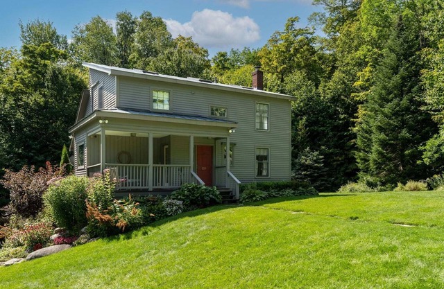 Charming 3-BR Mountain Home Minutes to Skiing