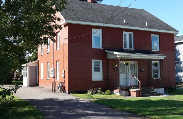 Charming 3BR 2BA Home – Walk to Downtown St. Albans, Near Lake Champlain