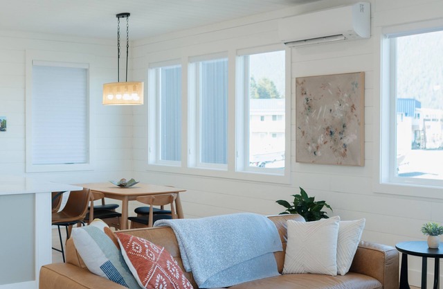 Charming and private cottage walkable to airport, hospital, pool, and downtown.