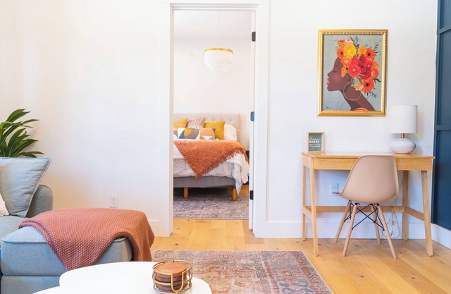 Charming Bungalow 6 minutes from Downtown & Astros Stadium!