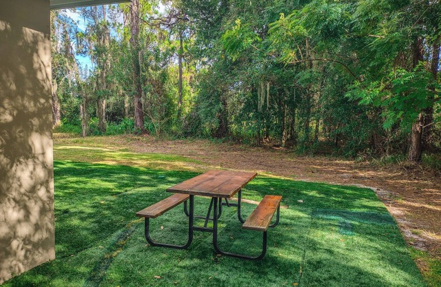 Charming bungalow with WiFi, AC