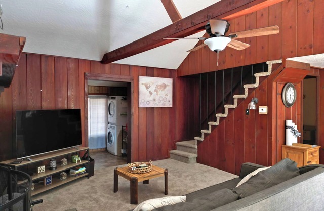 Charming cabin with WiFi in Mi-Wuk Village