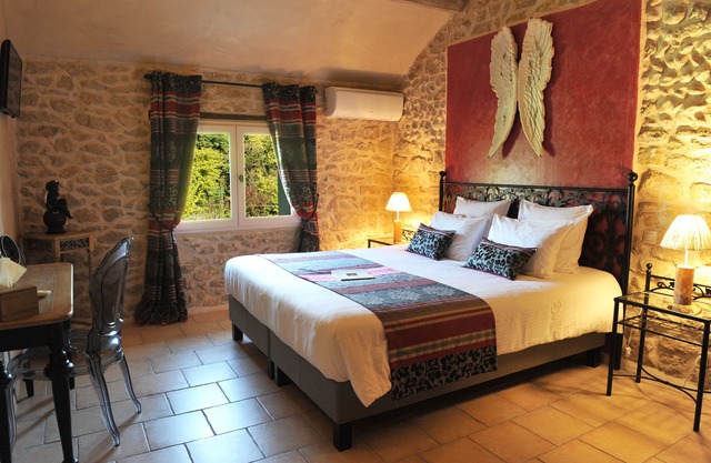 CHARMING CHAMBRES D'HOTES IN PROVENCE IN THE HEART OF THE VINEYARDS