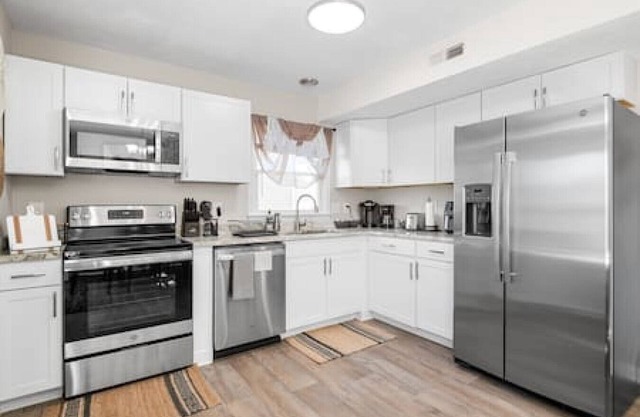 Charming & Cozy Retreat: Your Perfect RVA Getaway