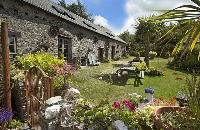 Charming, family friendly, 6-bedroom barn conversion located close to the beach