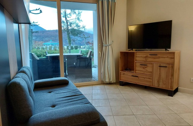 Charming garden studio on the shores of Lake Annecy