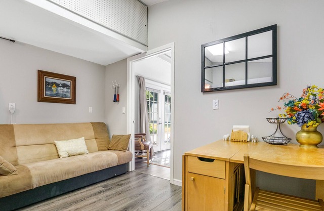 Charming Guest House with Furnished Patio and Kitchenette - Close to Trails!