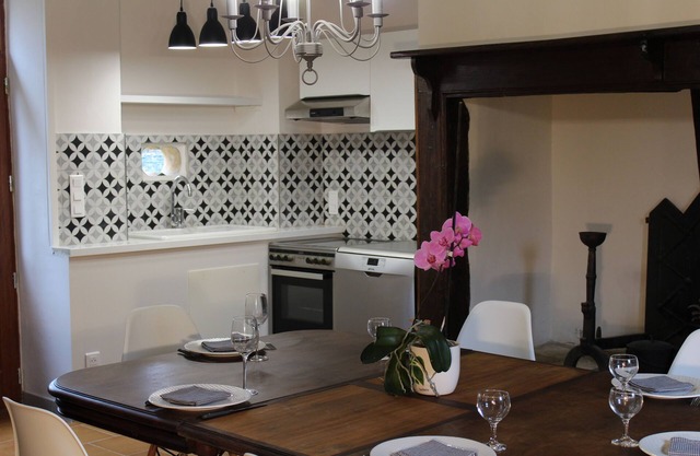 charming house in renovated farmhouse 30 minutes from Sarlat, enclosed garden.