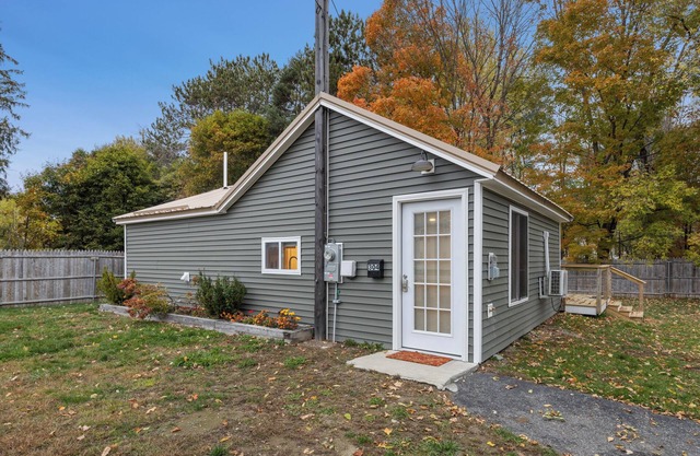 Charming In-Town New Build – Comfortable, Convenient, Efficient