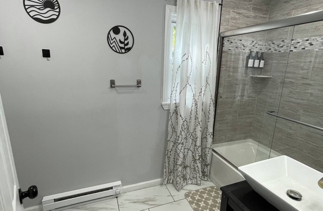 Charming Lakeview, 3 Bedroom home in Colchester