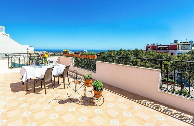 Charming Mellieħa retreat 🌅 with panoramic views, spacious terrace & BBQ. Perfect for families or groups with 3 double beds + sofa bed — your sunny Maltese escape awaits 🇲🇹🌴.